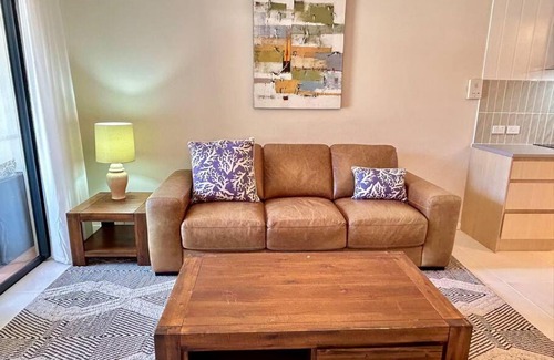 Mermaid Beach Apartment | Renovated Beachside 1BR Apartment