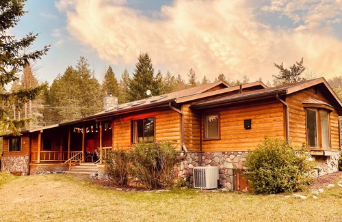 Bigfork Cabin | Renovated Bigfork Cabin with Flathead Lake Views + Cherry Orchard