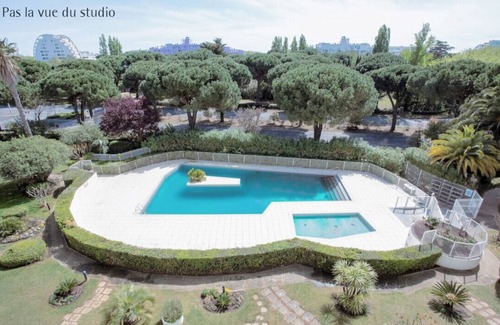 La Petite Motte Condo | Renovated Boho Studio ☀ Pool | Beach | Queen-size bed