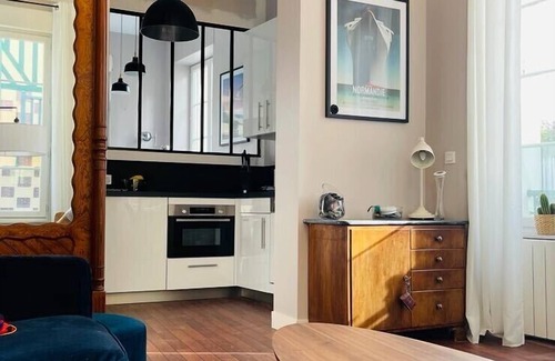 Villers-sur-Mer Apartment | Renovated bright F2 in hyper center town, 150m from the sea villers sur mer