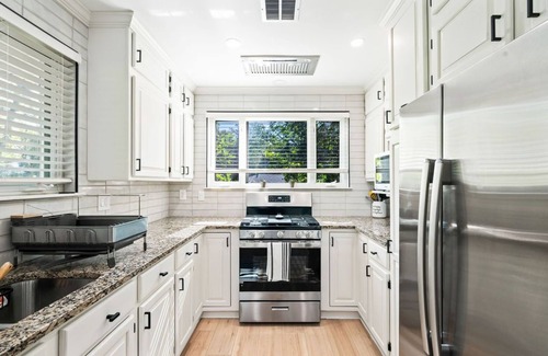 Lake Barcroft House | Renovated Bright Oasis w/Garage and Yard! 20 minutes to DC and Famous Landmarks