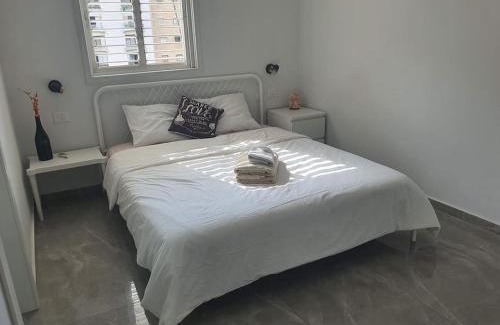 Tel Aviv Apartment | Renovated central 4 bedroom apt with great terrace and Bomb Shelter