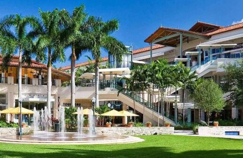 Flagami House | Renovated, Centrally Located, Private - Free WIFI/Parking