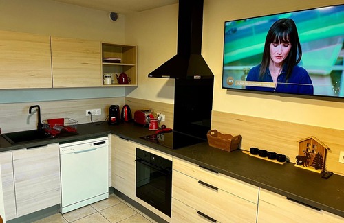 La Joue du Loup Ski Chalet | Renovated chalet for 6, Smart TV, WiFi, parking, pets allowed