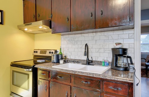 Charlotte House | Renovated Charlotte Bungalow - 3 Mi to Downtown!