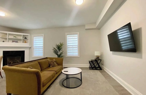 Vaughan House | Renovated & Chic Maple Heritage Home