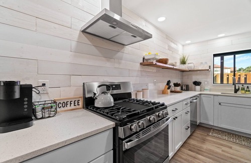 West Panama City Beach Condo | Renovated Condo Short Walk to West end Panama City Beach!! Community Pool!