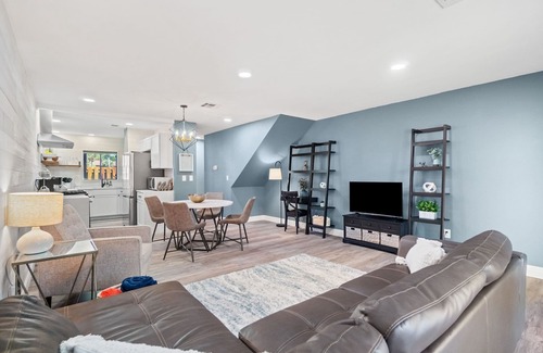 West Panama City Beach Condo | Renovated Condo Short Walk to West end Panama City Beach!! Community Pool!