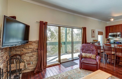 Ludlow Condo | Renovated condo w/shared seasonal pool & tennis - walk to trail