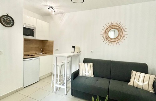 Saint-Roch Apartment | Renovated cosy nest and streetcar just a 1-minute walk away.