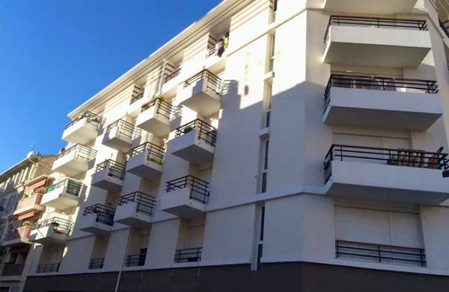 Saint-Roch Apartment | Renovated cosy nest and streetcar just a 1-minute walk away.