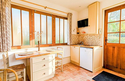 Sable-sur-Sarthe Cottage | Renovated cottage by the Sarthe river, tranquil with private parking