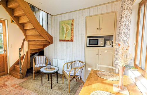Sable-sur-Sarthe Cottage | Renovated cottage by the Sarthe river, tranquil with private parking