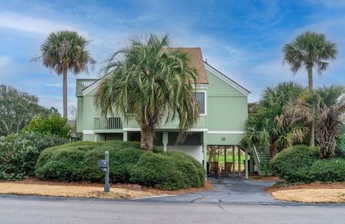 Sealoft Villas House | Renovated Cottage w/Golf Views! Close to Beach, Neighborhood Pool! Amenity Cards Available!