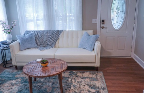 Wilmington House | Renovated Cottage in Soda Pop District; 2 blocks to Hi-Wire & Bowstring