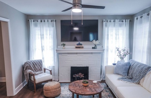 Wilmington House | Renovated Cottage in Soda Pop District; 2 blocks to Hi-Wire & Bowstring