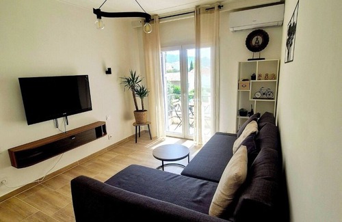 Saint-Barnabe House | Renovated cottage with courtyard, air conditioning and metro 5 min away