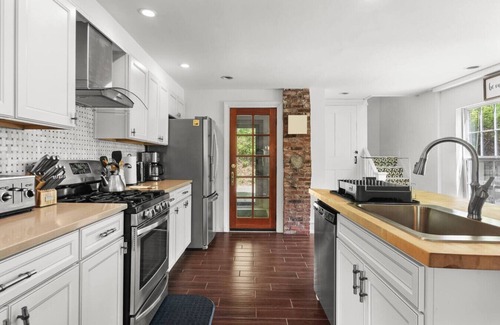 Bloomville House | Renovated Country Farmhouse – Private, Pet-Friendly & Family Ready