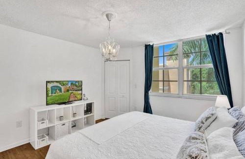 Aventura Apartment | Renovated cozy The yacht club at aventura Parking included
