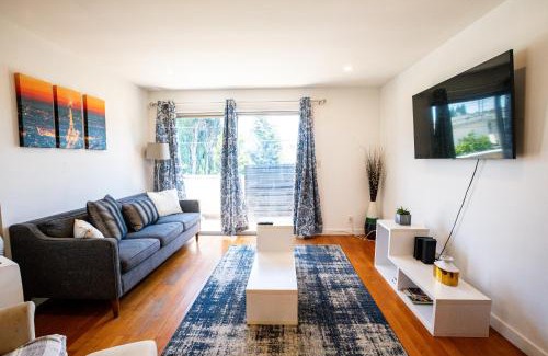 Castle Heights Apartment | Renovated Culver City Escape Walkable WFH