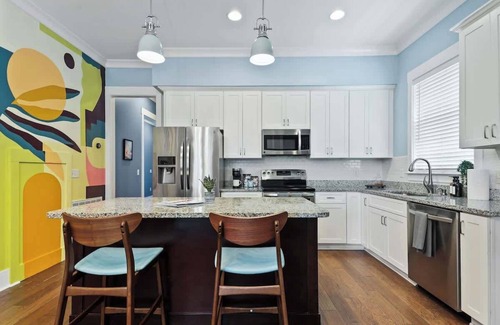 Eastside House | Renovated Dog Friendly Duplex Near Food & Fun! Fully Fenced Yard and Private Par