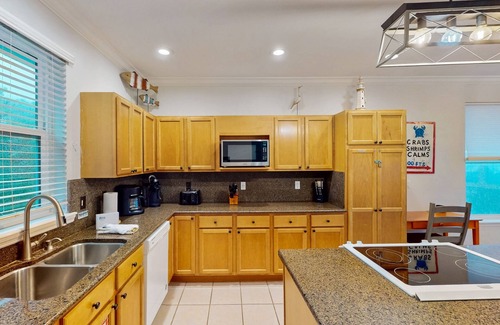 East End House | Renovated dog-friendly home with private pool & spacious decks - near the beach