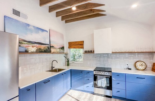 Beacon House | Renovated Downtown House