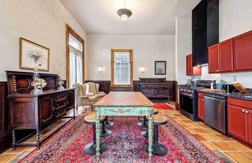 Faubourg Lafayette Villa | Renovated Eclectic Villa 5br| 6ba