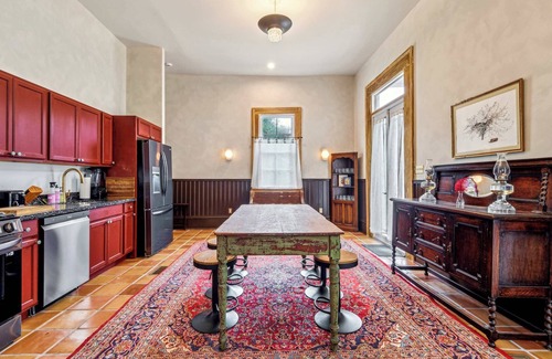 Faubourg Lafayette Villa | Renovated Eclectic Villa 5br| 6ba