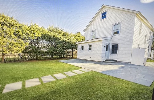 Amagansett House | Renovated Family Friendly 4 bedroom Cottage - Walk to Beach and Town
