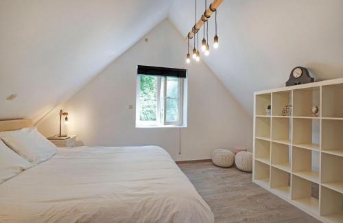 Meir House | Renovated farm with heated pool