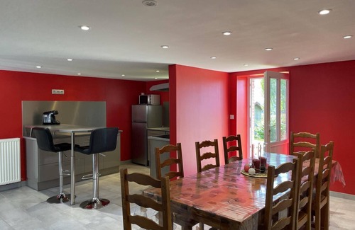 Isle-et-Bardais Cottage | Renovated Farmhouse with Private Pond, Garden, and Garage - Ideal for Fishing and Nature Lovers