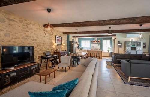 Montreal House | Renovated farmhouse with private pool