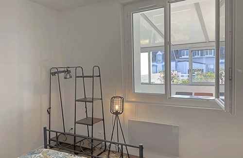 Locmiquelic House | Renovated Fisherman's House in Riantec with Garden and Veranda