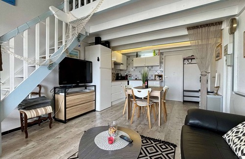 La Cotiniere Apartment | Renovated duplex with sea view, near port and beach, parking included