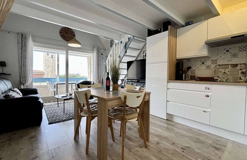 La Cotiniere Apartment | Renovated duplex with sea view, near port and beach, parking included
