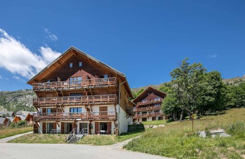 Saint-Sorlin-d'Arves Apartment | Renovated apt 4/6 ppl near the ski runs