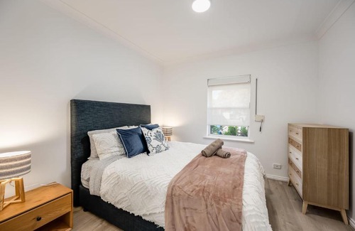 Victor Harbor Apartment | Renovated Ground Floor Unit - WIFI and Netflix