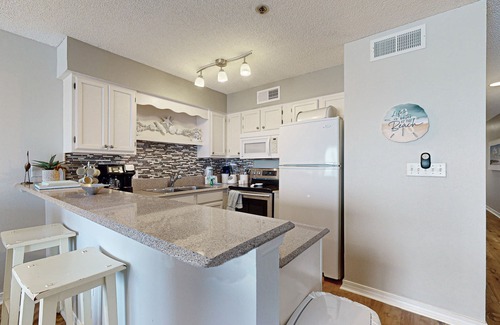 Crystal Beach Condo | Renovated Gulf-front condo with pool & beach access, near shopping/dining