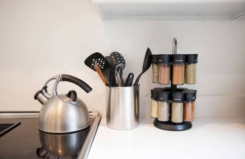 Claremont Apartment | Renovated home in historic Claremont -Long-term