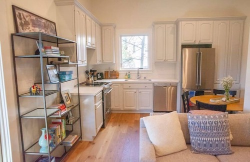Claremont Apartment | Renovated home in historic Claremont -Long-term