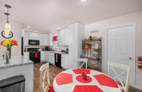 Pacific House | Renovated home near Six Flags on quiet street - Kid Friendly