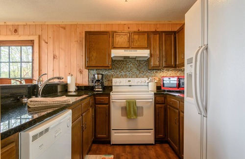 Beech Mountain Ski Chalet | Renovated Home on Golf Course