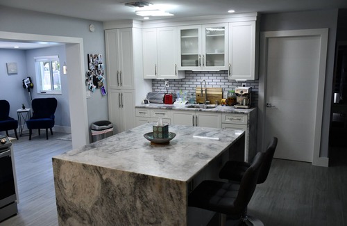 Boca Raton House | Renovated Home with Private pool.1.7 MILES TO THE BEACH. 8 minutes walk to Shuls