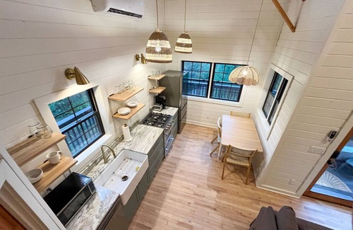 Bear Den Cabin | Renovated! Hot Tub! Cabin #2 Right off the BRPW!