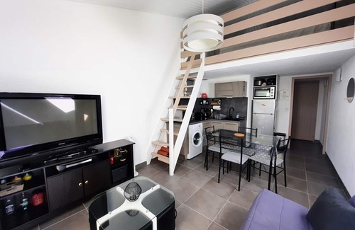 La Faute-sur-Mer House | Renovated House 400m from Beach - Terrace, Parking, Pet-Friendly