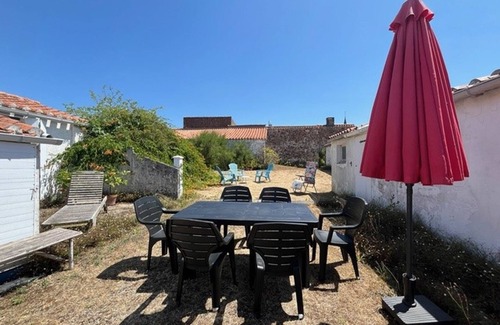 Brem Sur Mer House | Renovated house in Brem center, 4 sleeps, garden, WIFI