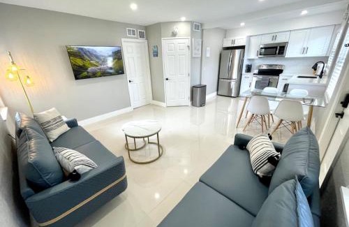 East Fort Lauderdale House | Renovated Intercoastal 2Bdrm 1 bath condo Walk to Beach