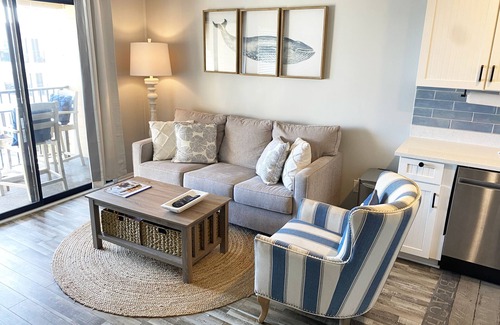 Folly Field Condo | Renovated KING BED Oceanview 1BR Top Floor Villa