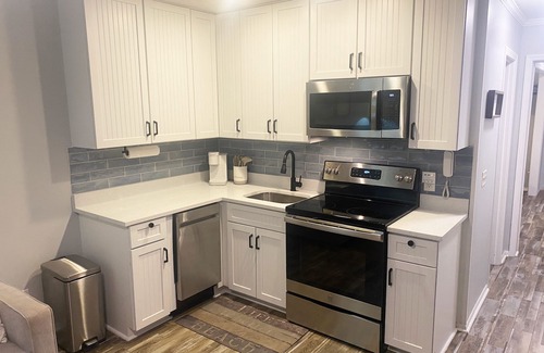 Folly Field Condo | Renovated KING BED Oceanview 1BR Top Floor Villa